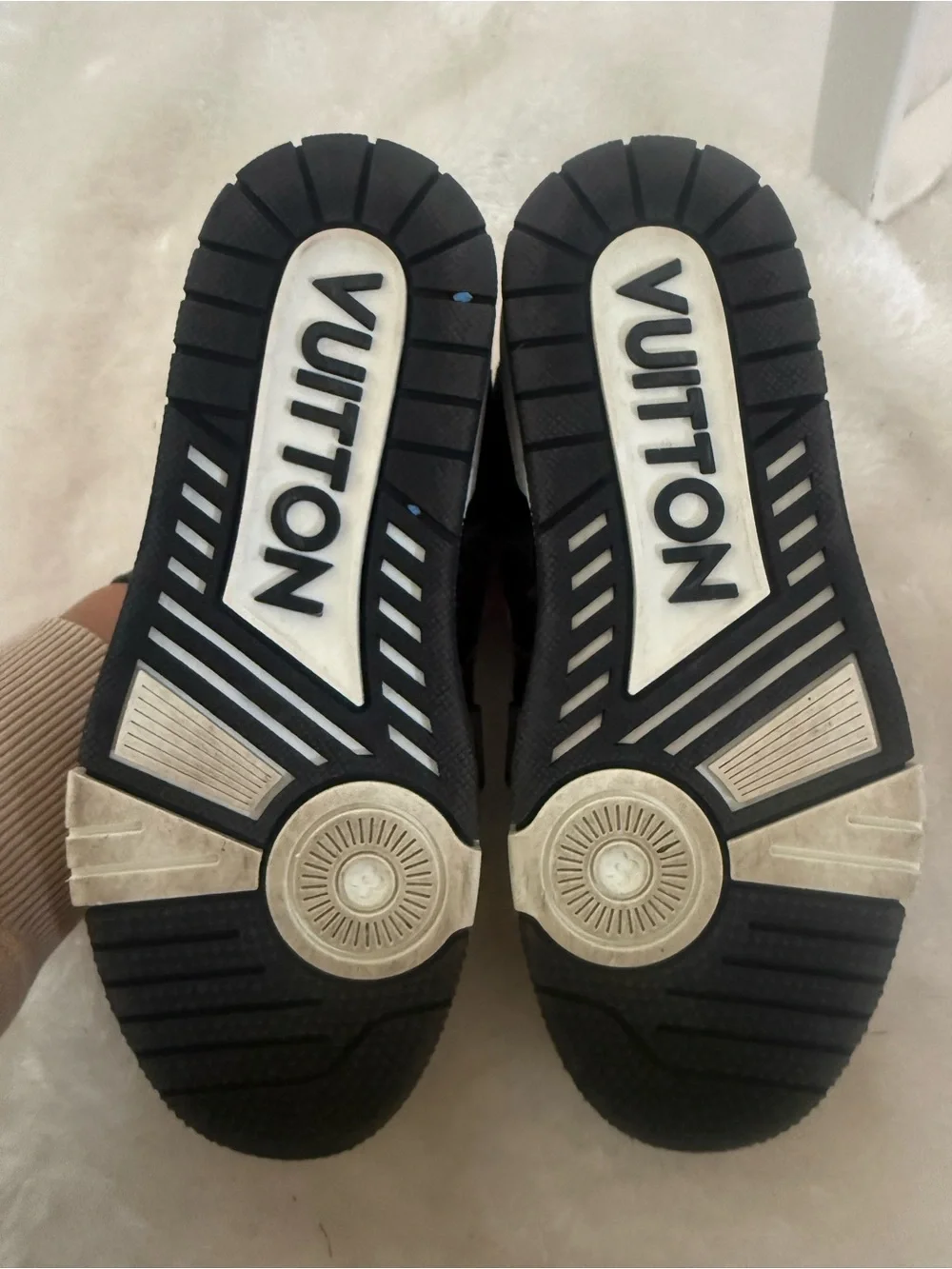 Louis Vuitton White and Black Trainers 🩷